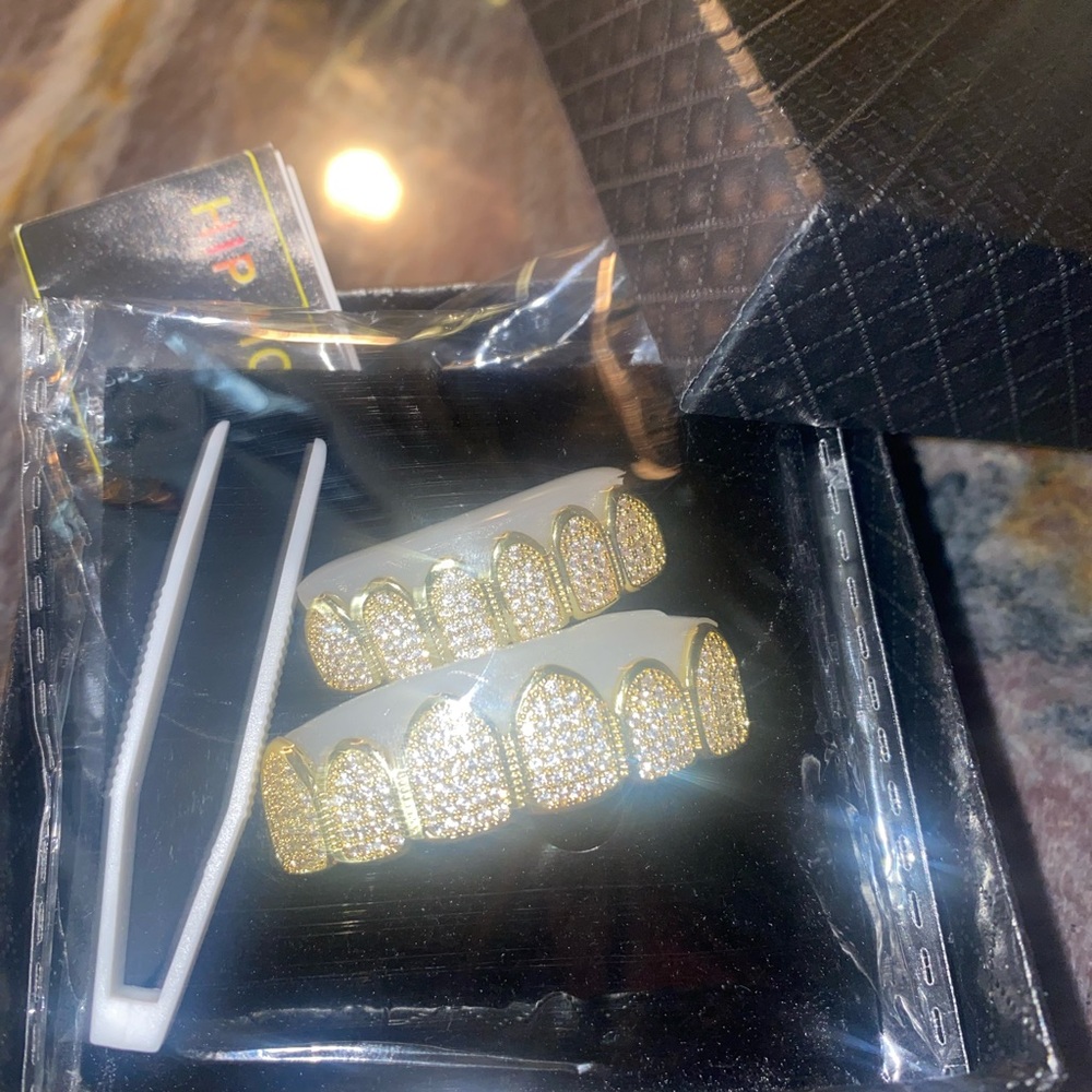 GRILL SET ICED OUT
YELLOW GOLD GP GEM CZ ATOMIC ENCRUSTED XX BRAND NEW !!